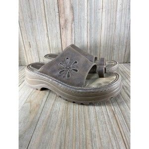 VINTAGE Y2K 1990s Brown Chunky Heel Platform Sandals SIZE 9 Flower Boho Toe Loop